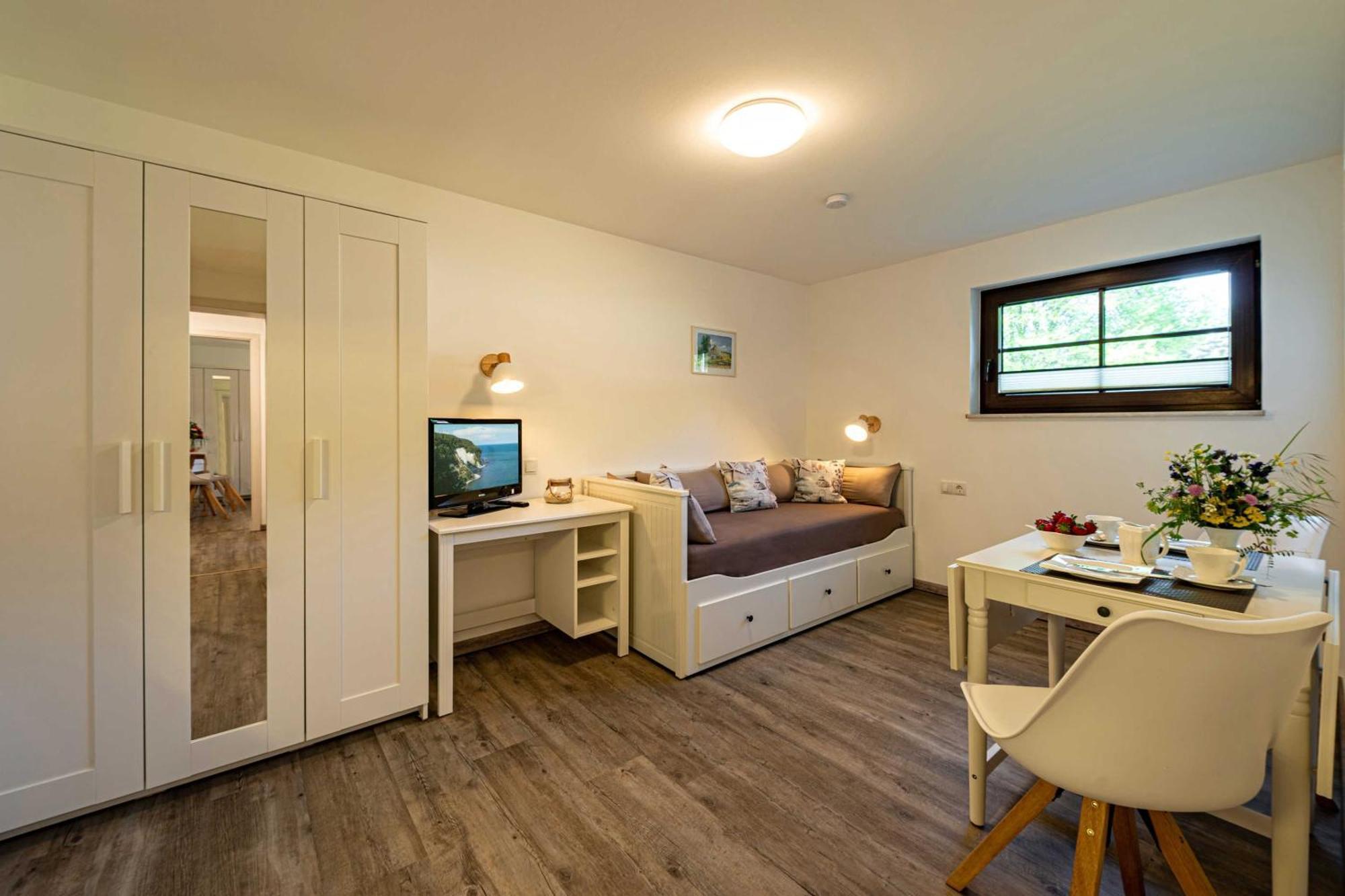 Selliner Ferienappartements Mit Balkon Und Seeblick ภายนอก รูปภาพ
