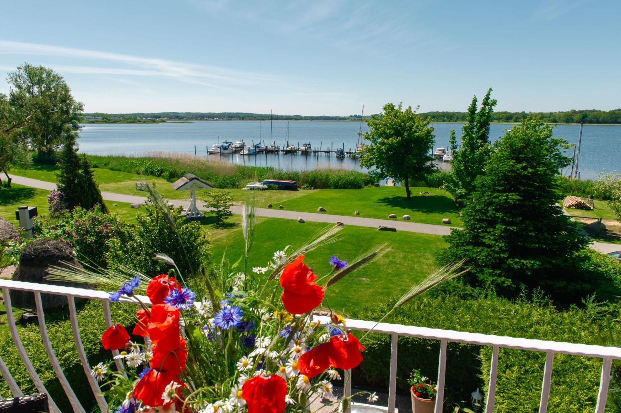 Selliner Ferienappartements Mit Balkon Und Seeblick ภายนอก รูปภาพ